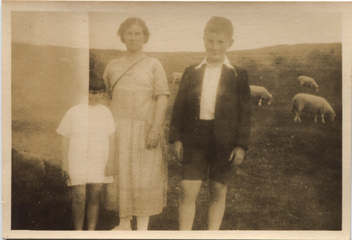 Marian, Geoffrey, and Nyria Hancox 1924
